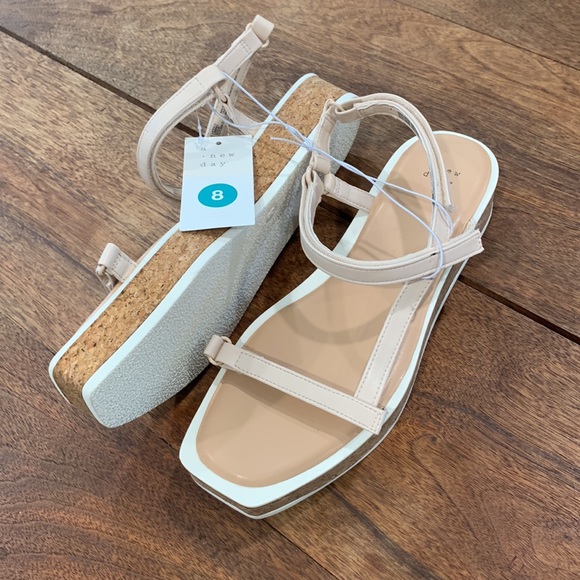 Size 8 - Summertime Sandals - Velcro/ Cork Platform, '90s athleisure - Picture 3 of 10
